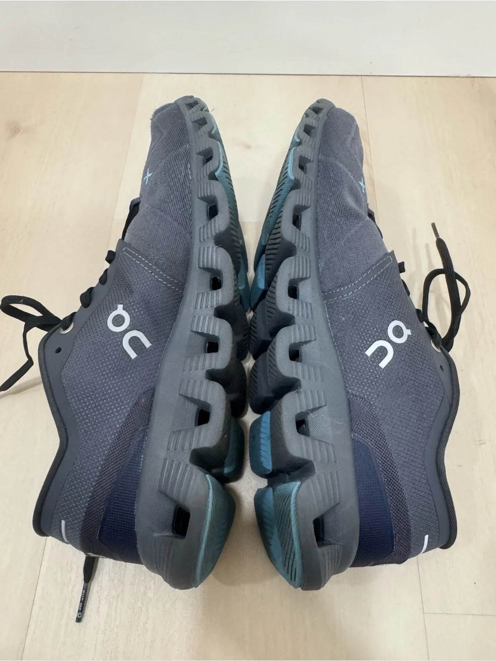 On Running Cloud X 3 Eclipse Magnet Men's US 10 Gym Shoe Athletic Gray Blue